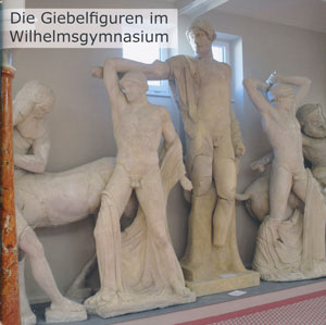 Die Giebelfiguren im Wilhelmsgymnasium