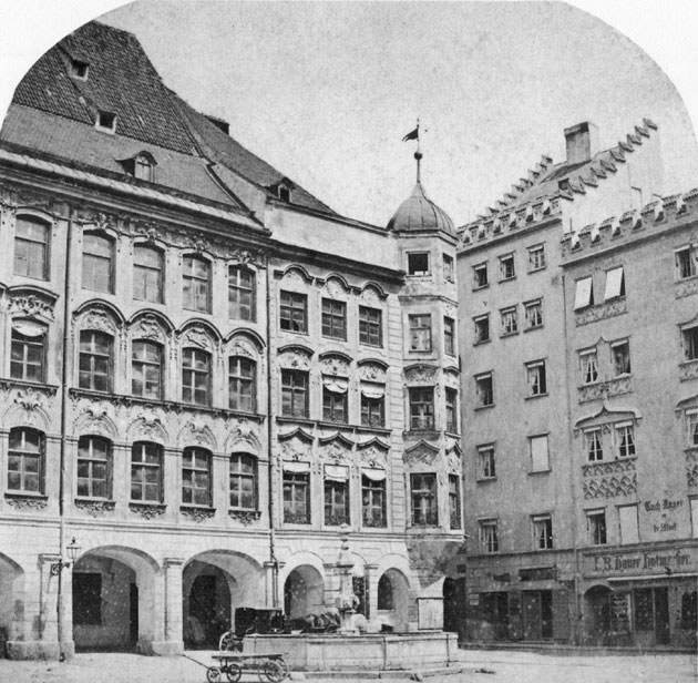 Fischbrunnen am Marienplatz um 

1860