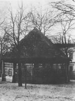  - Biedermeierkarussell im Garten der Gastwirtschaft 