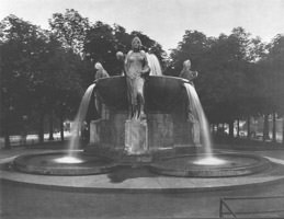  - Nornenbrunnen