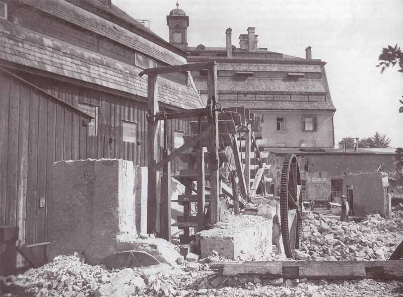 Historische Ansicht: Mühlrad an der 

Dreimühlenstraße