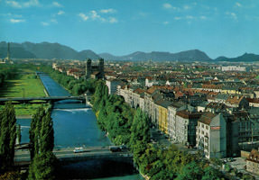  - Blick über die Isar auf die Alpen