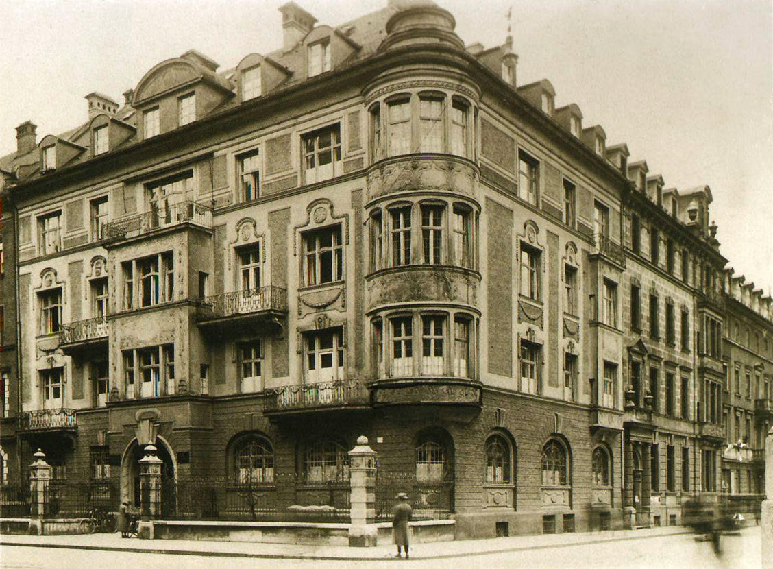 Eckhaus an 

der Türken-/Prinz-Ludwigstraße