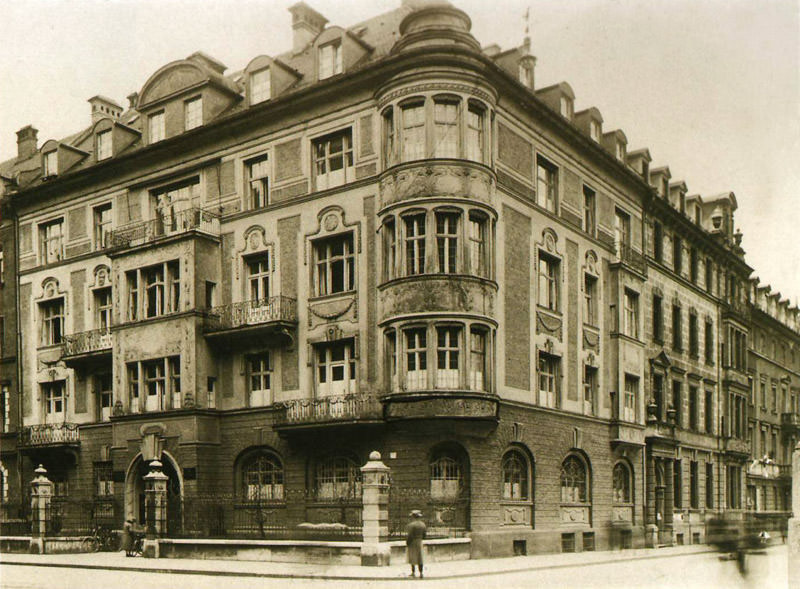 Eckhaus an 

der Türken-/Prinz-Ludwigstraße