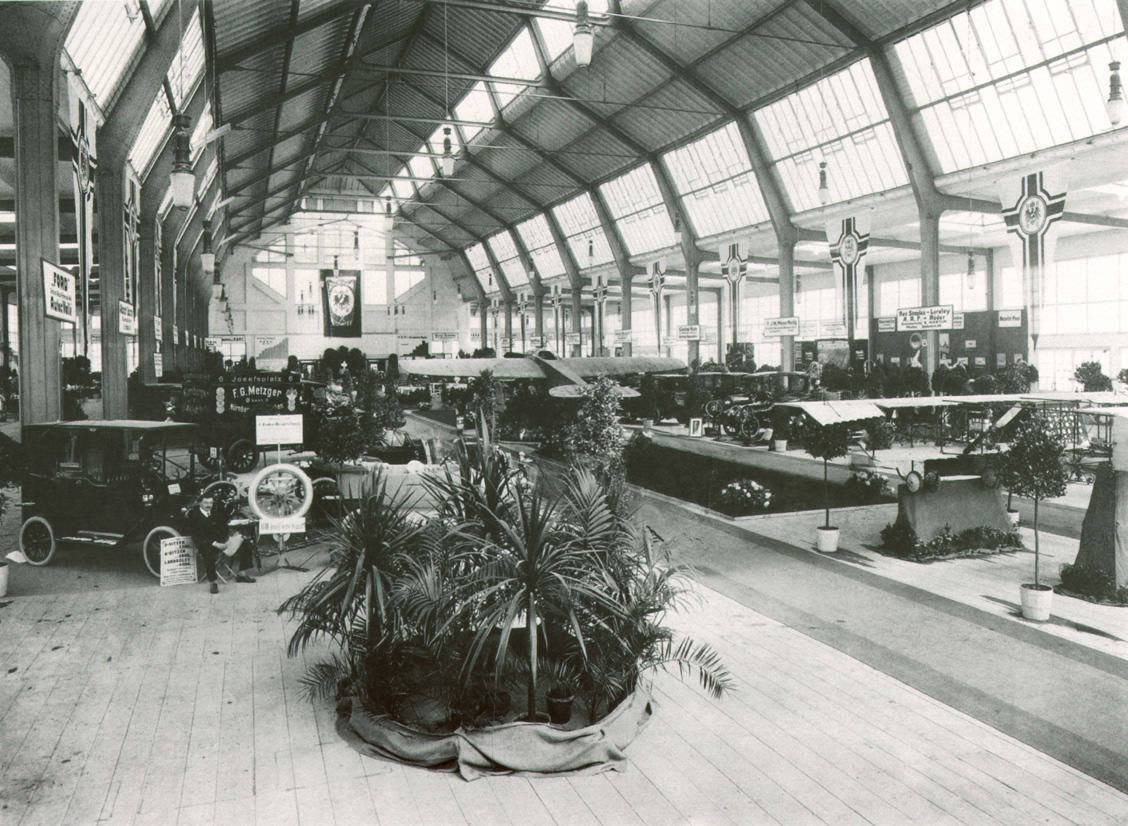 Autoausstellung auf dem 

Messegelände