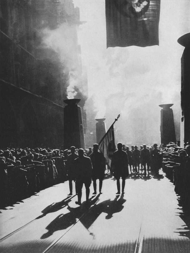 Umzug der NSDAP zum 9. November 1938