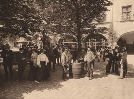 Tiez Hermann - Hofbräuhausgarten um 1910