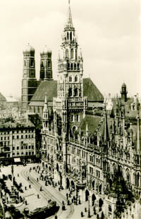  - Blick auf das Neue Rathaus und Frauenkirche (1938)