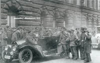 Hoffmann Heinrich - Republikanische Soldaten vor dem Landtagsgebäude