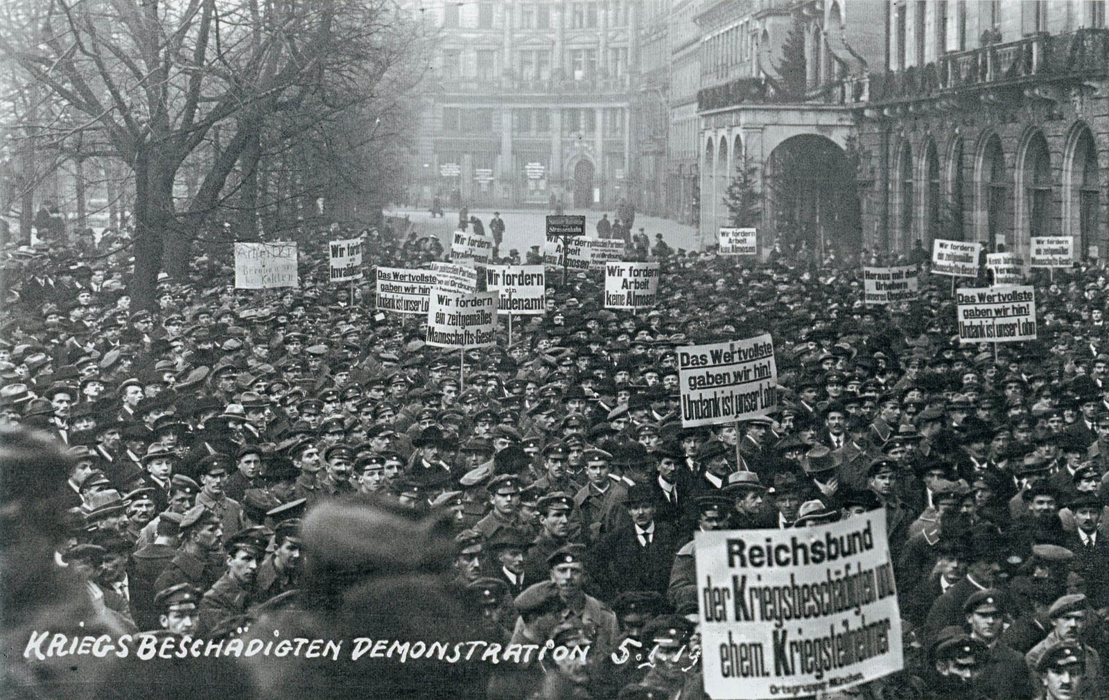 Demonstrartion der Kriegsbeschädigten