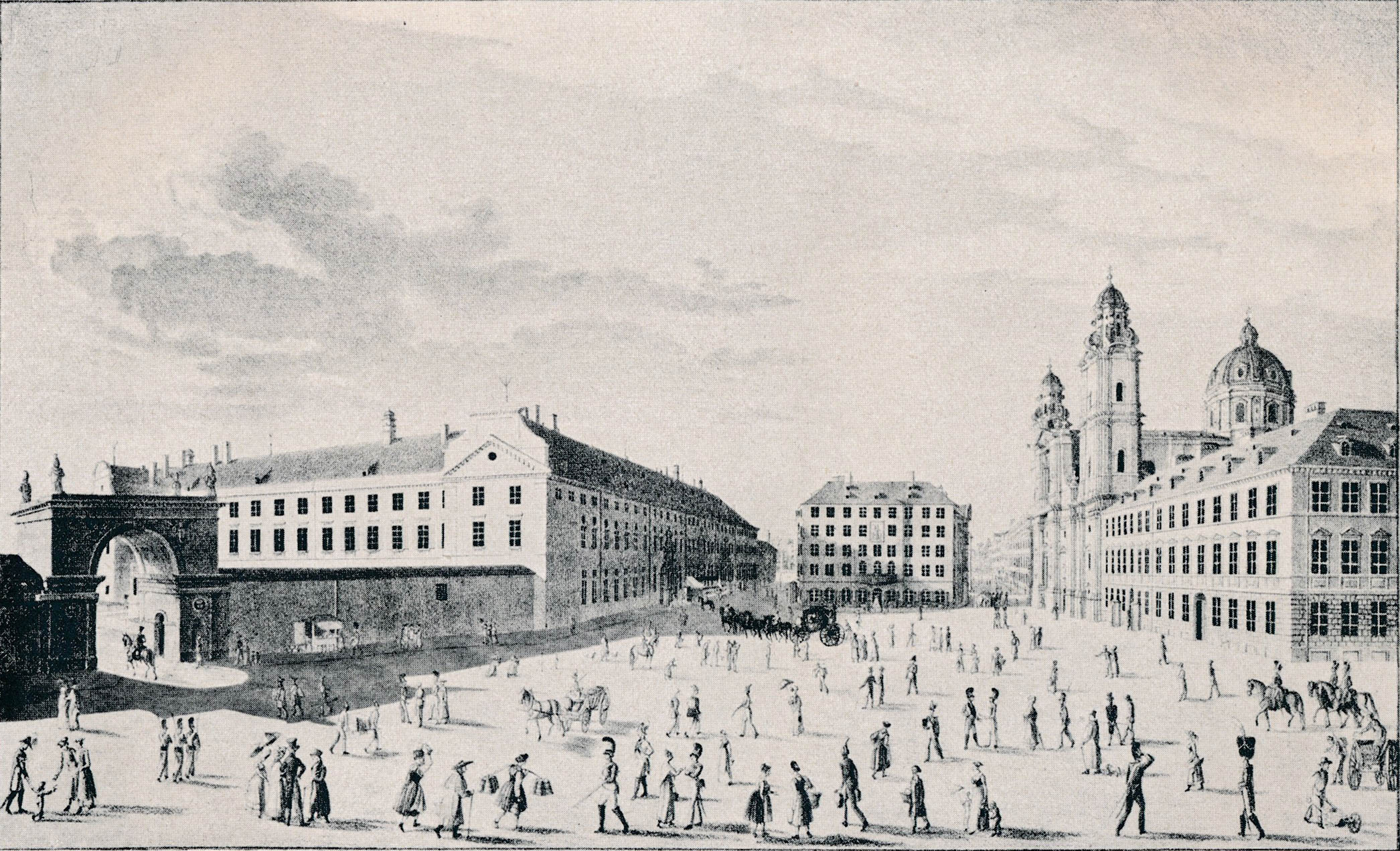Blick in die Residenz- und Theatinerstraße vom Odeonsplatz