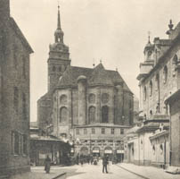  - Peterskirche, Chorseite vom Viktualienmarkt, der Chorabschluß