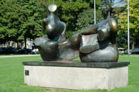 Henry Moore - Zweiteilige liegende Figur