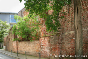  - Stadtmauer und Reste des Jungfernturmes