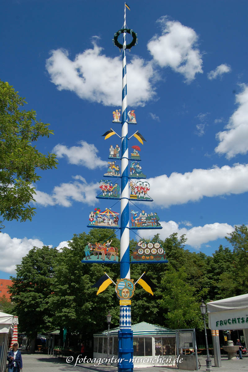 Maibaum am Viktualienmarkt