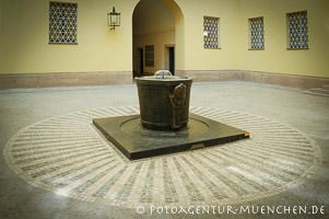 Krieger Emil, Kolb Anton - Brunnen im Hof des Innenministeriums