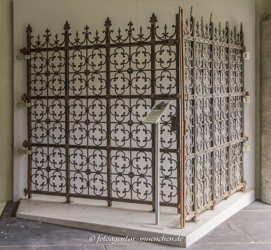 Gitter zur Hauptsynagoge – Denkmal/Kunstwerk in München