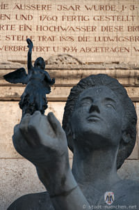 Gerhard Willhalm – Sitzallegorie der Kunst - Ludwigsbrücke