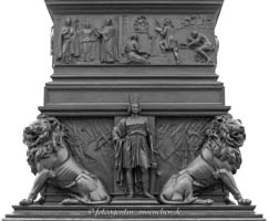 Gerhard Willhalm – Max-Joseph-Denkmal - Nordseite