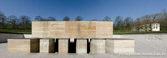 Bleeker Bernhard, Knappe Karl, Wechs Thomas, Finst - Kriegerdenkmal im Hofgarten