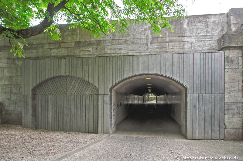 Tunnelfassade – Denkmal/Kunstwerk in München