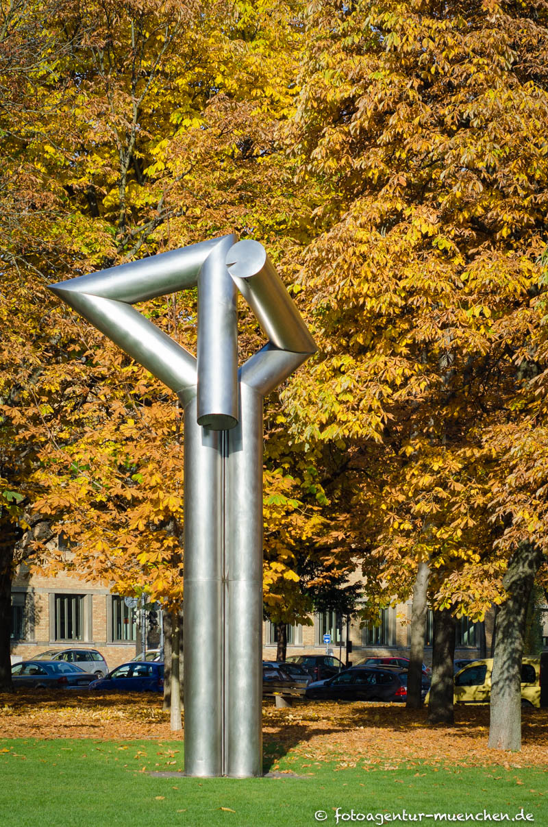 Doppelsäule 23/70 – Denkmal/Kunstwerk in München