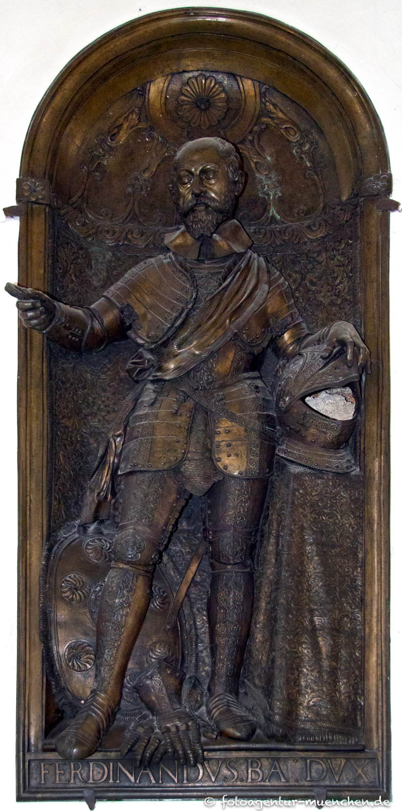 Grabplatte für Ferdinand von Bayern – Denkmal/Kunstwerk in München