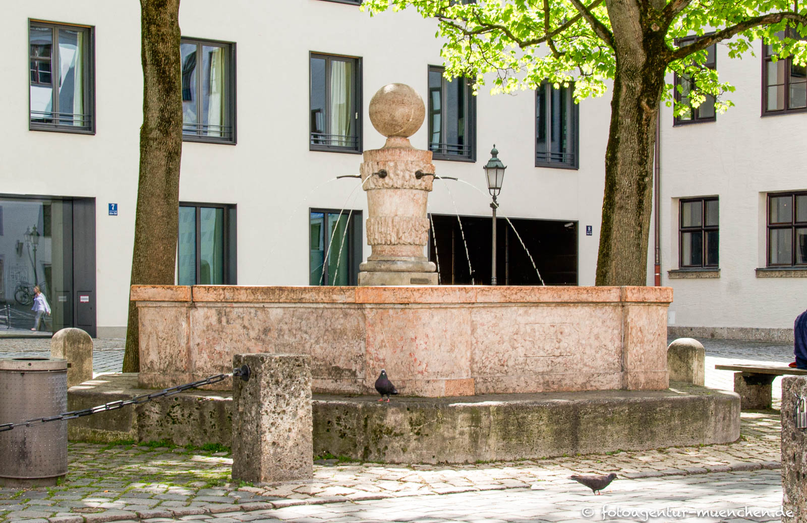 Rotmarmorbunnen