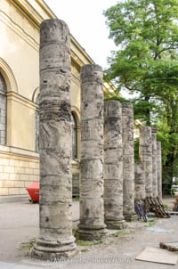  - Ehemalige Säulen des Nationaltheaters