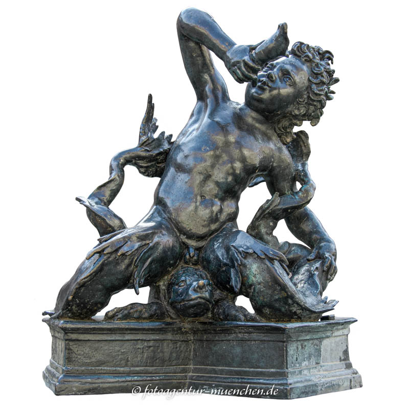 Putti mit Schildkröte