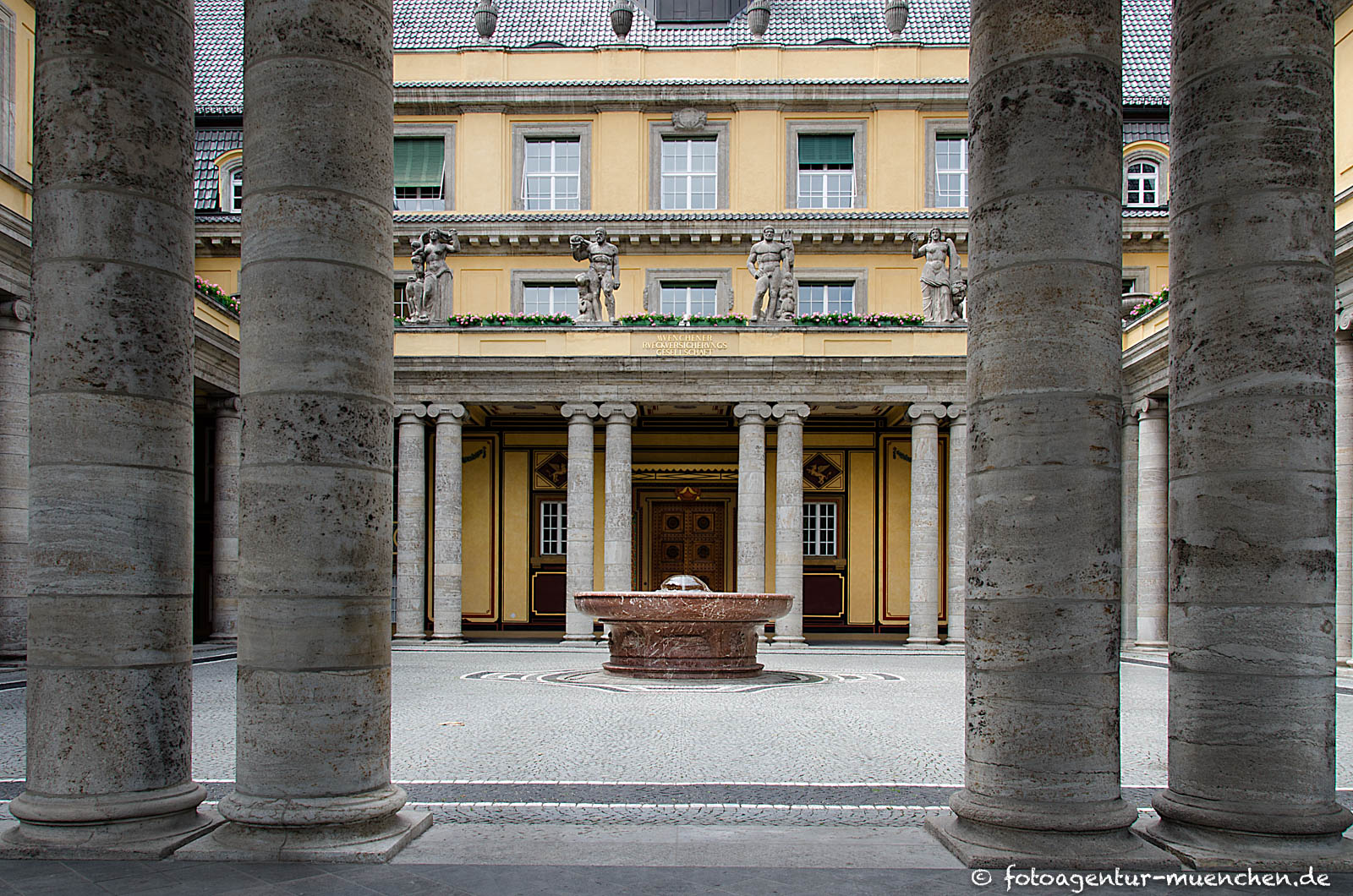 Münchner Rückversicherung - Innenhof