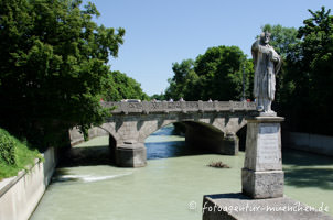 Steinfigur des hl. Johannes von Nepomuk