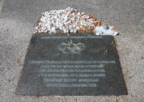 Gedenktafel - Klagebalken – Foto aus München