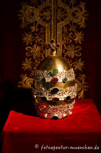 Gerhard Willhalm – Tiara in der Peterskirche