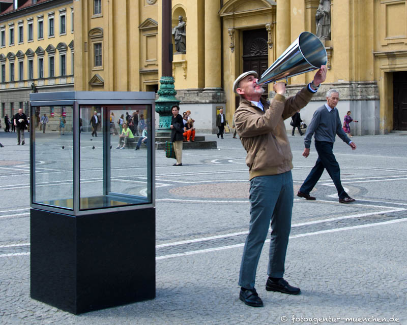 It's Never Too Late To Say Sorry – Denkmal/Kunstwerk in München