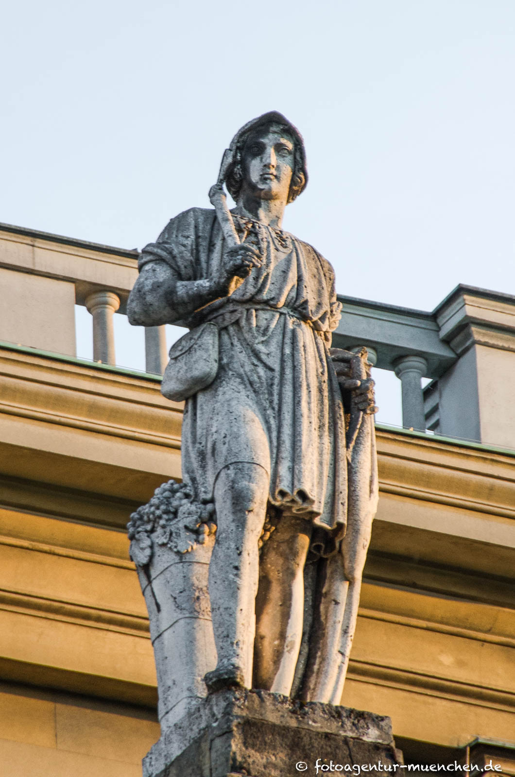 Allegorie für Rheinpfalz (Winzerin)