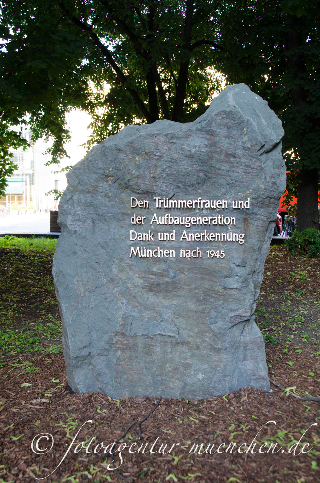 Gedenkstein für Trümmerfrauen ???