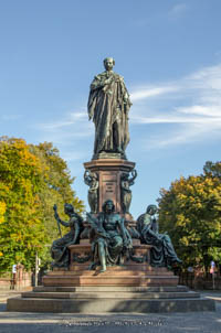Gerhard Willhalm – Maxmonument