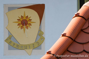 Gerhard Willhalm – Sonnenuhr - Maria-Ward-Gymnasium