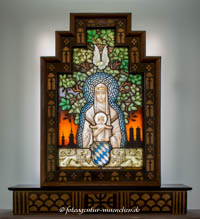 Pacher Augustin - Glasgemälde - Madonna vor dem Münchner Stadpanorama