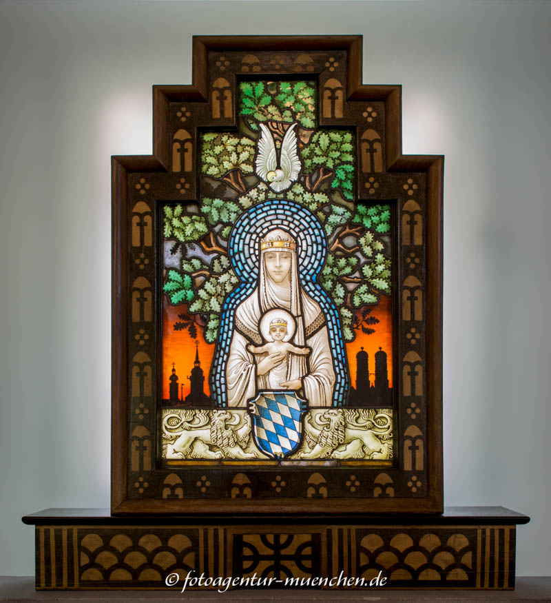 Glasgemälde - Madonna vor dem Münchner Stadpanorama – Denkmal/Kunstwerk in München