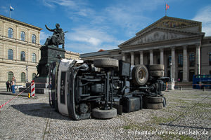 Gerhard Willhalm – Trojanisches Pferd am Max-Joseph-Platz