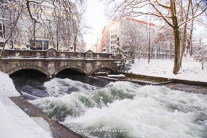 Eisbachwelle – Foto aus München