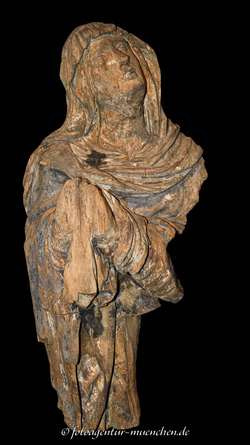 Fragment einer Marienfigur – Denkmal/Kunstwerk in München