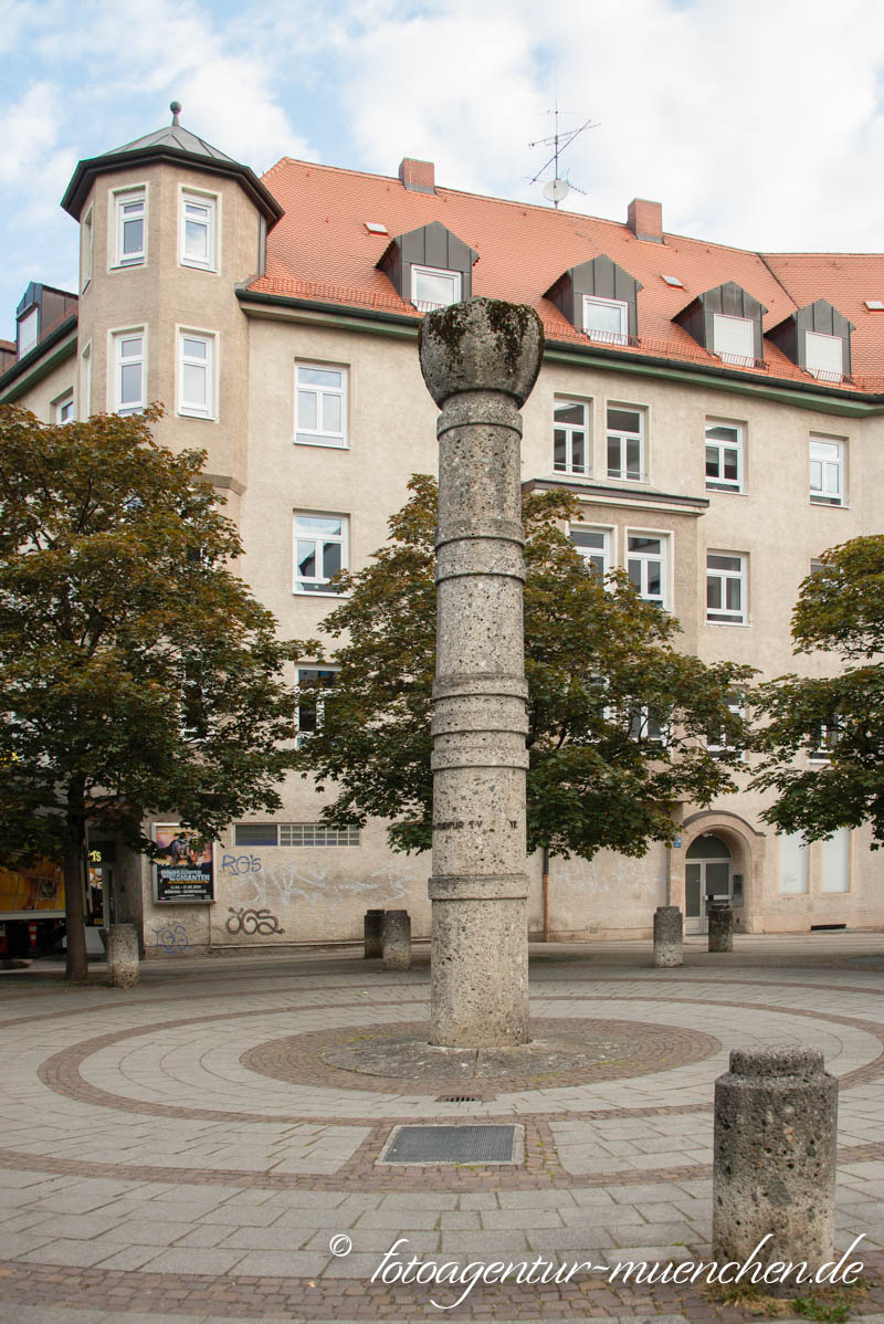 Karl-Albrecht-Säule