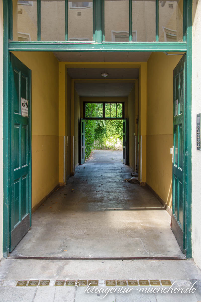 Impression 4 – Weiße Koffer