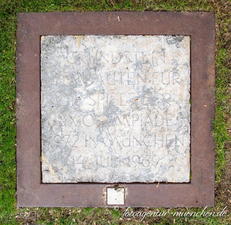 Grundstein für die Bauten der Olympischen Spiele – Denkmal/Kunstwerk in München