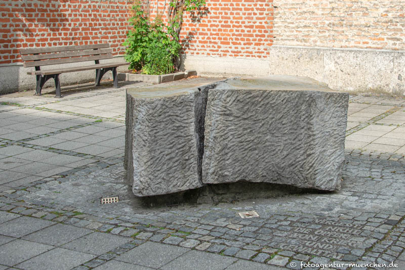 Vergesst nicht die Opfer von Krieg und Gewalt – Denkmal/Kunstwerk in München