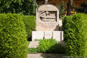 Gerhard Willhalm – Grab - Adolf von Hildebrand