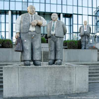 Bunte-Männer-Skulpturen